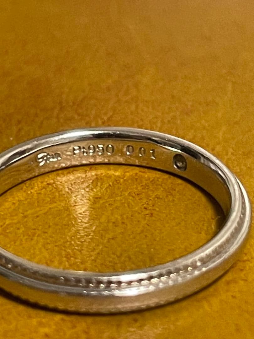 プラチナ　ミル打ちリング ダイヤモンド付き