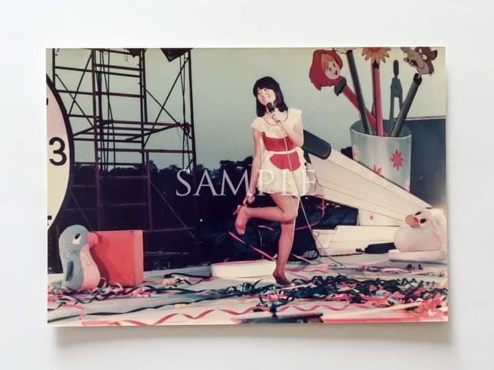 石野真子サイン色紙＆私の首領（ステージ衣装）生写真2枚