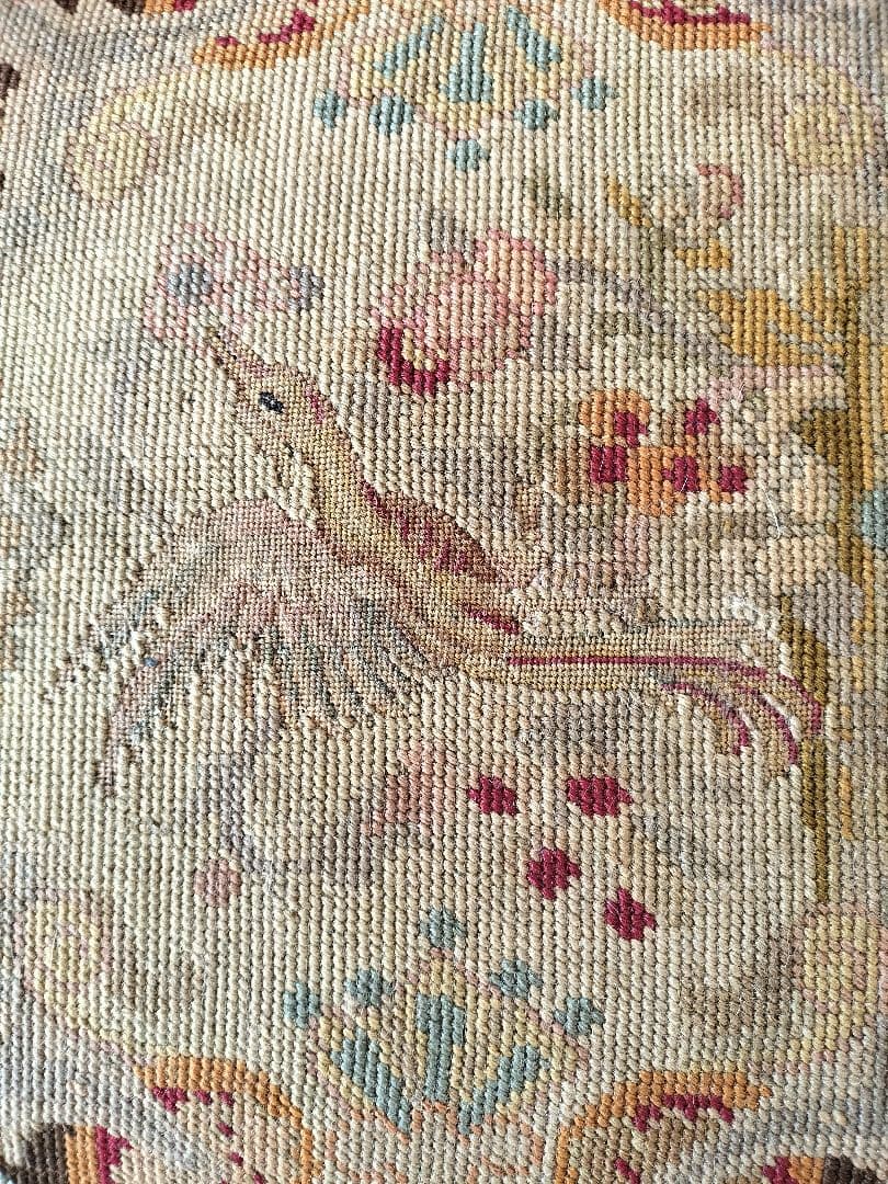 イギリスアンティークニードルワークのスツール