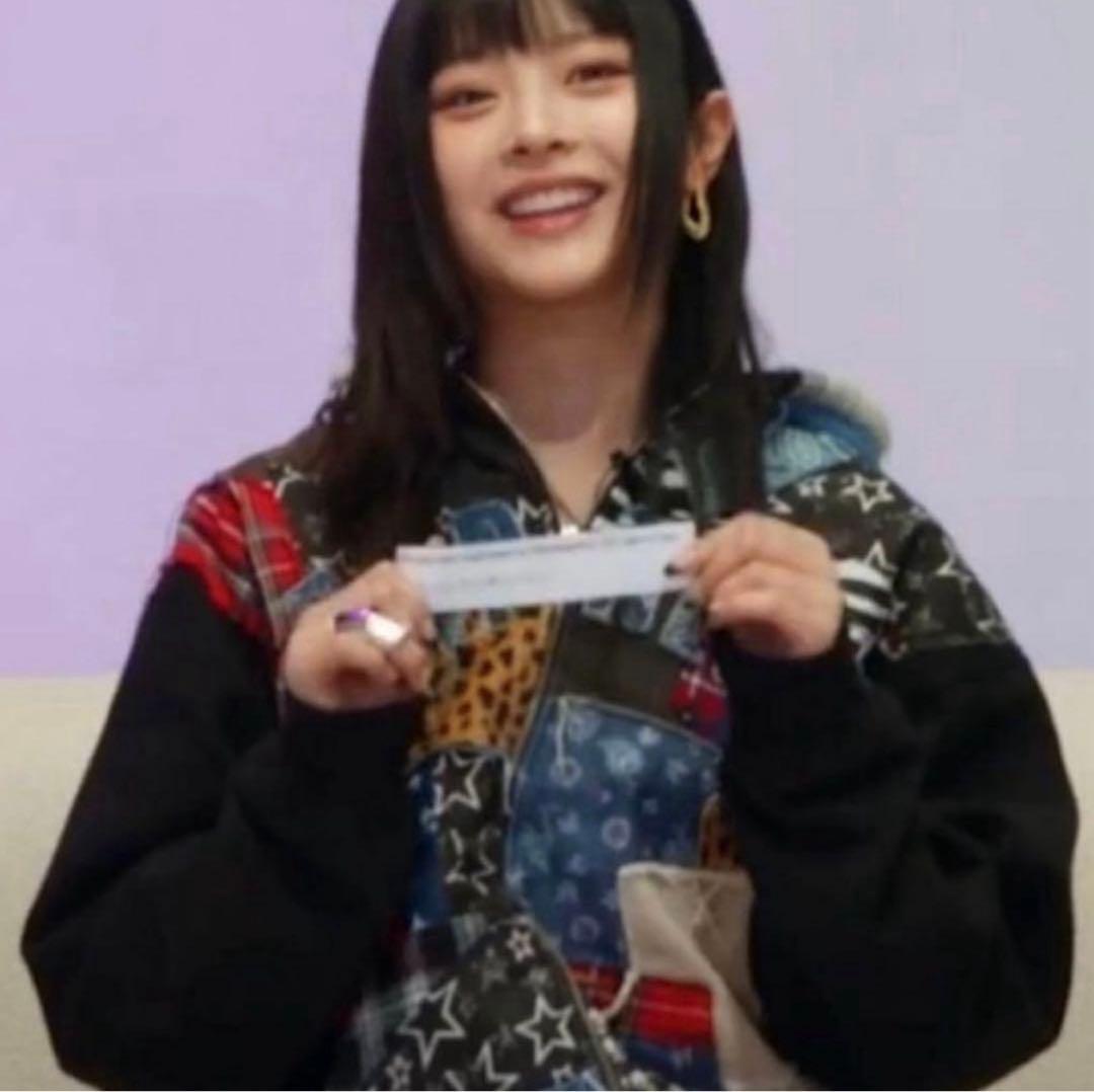 NewJeansハニ着用　Supreme Patchwork hooded M