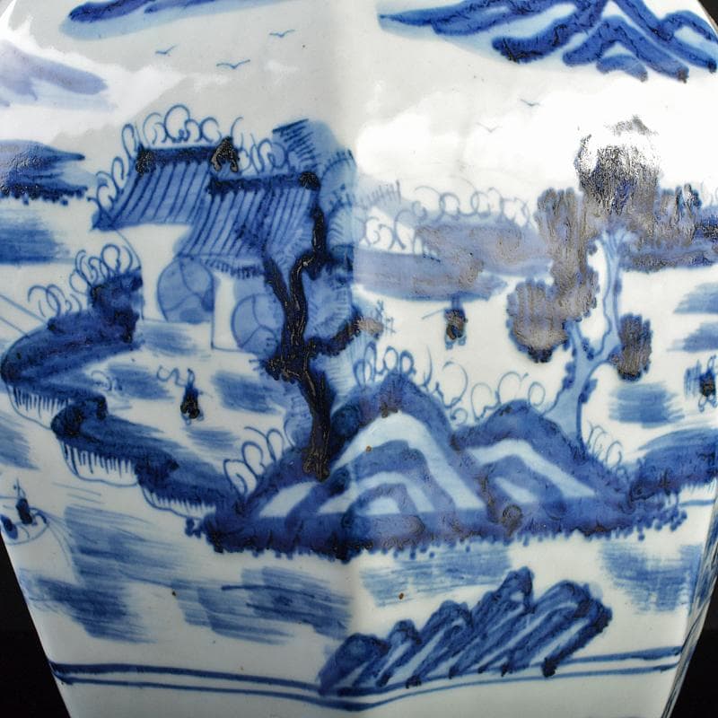 中国　大清乾隆年製款　青花　山水人物文　八角面取瓶　M　R7289B