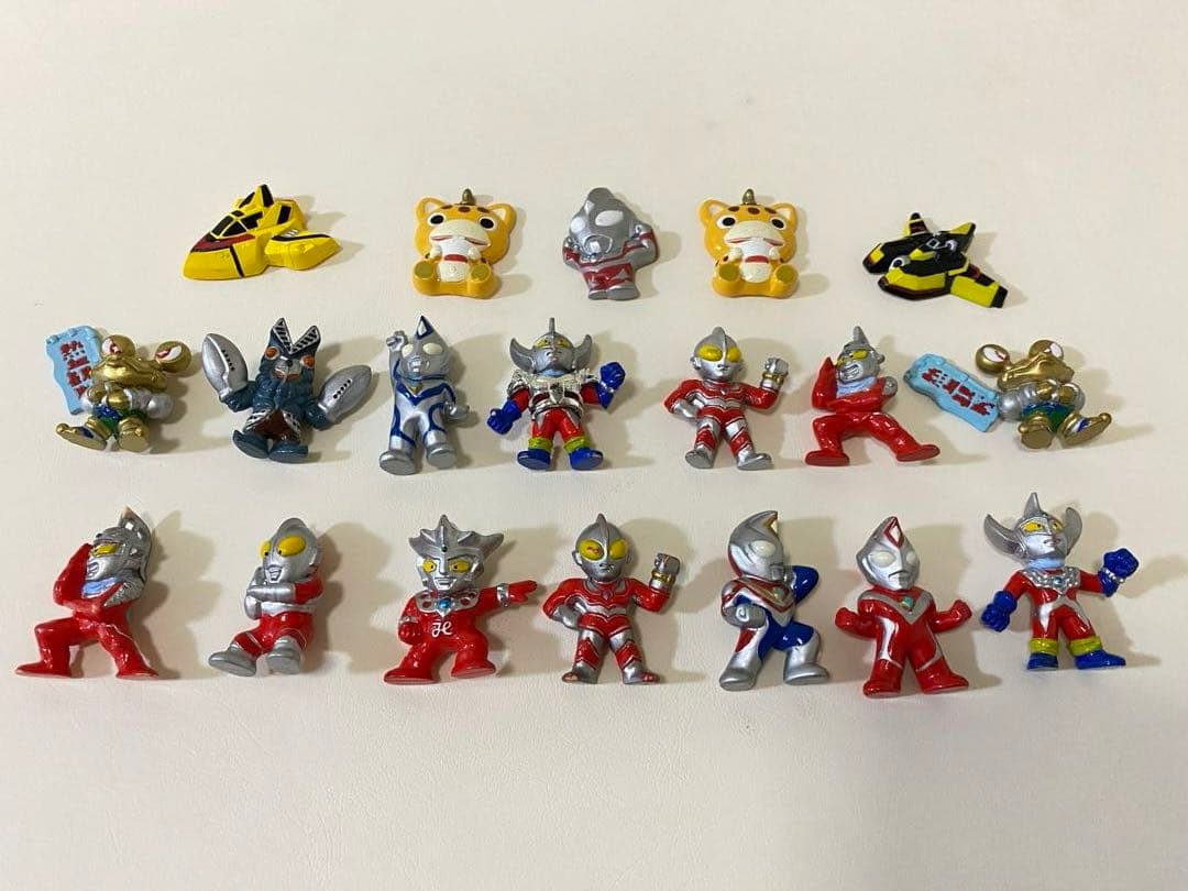 ウルトラマン ミニフィギュア14体＋マグネット5個セット - メルカリ
