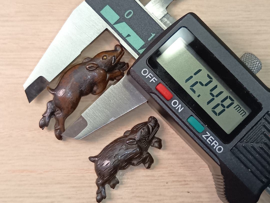 煙草入れ／猪目貫／前金具