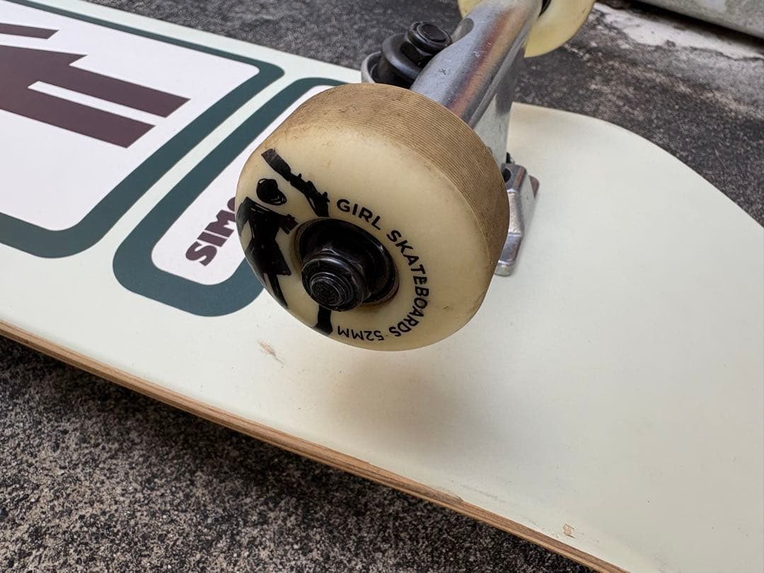 GIRL スケートボードデッキ ホワイト