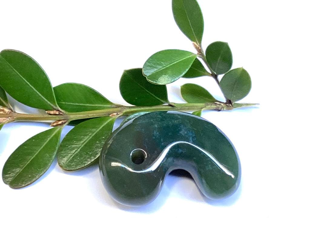 ✳【碧玉】特別安価の16800円 特大出雲石勾玉 コレクションレベル 安価