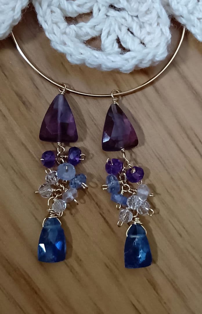 590/14kgfパープルフローライト×カイヤナイト他８点ピアス