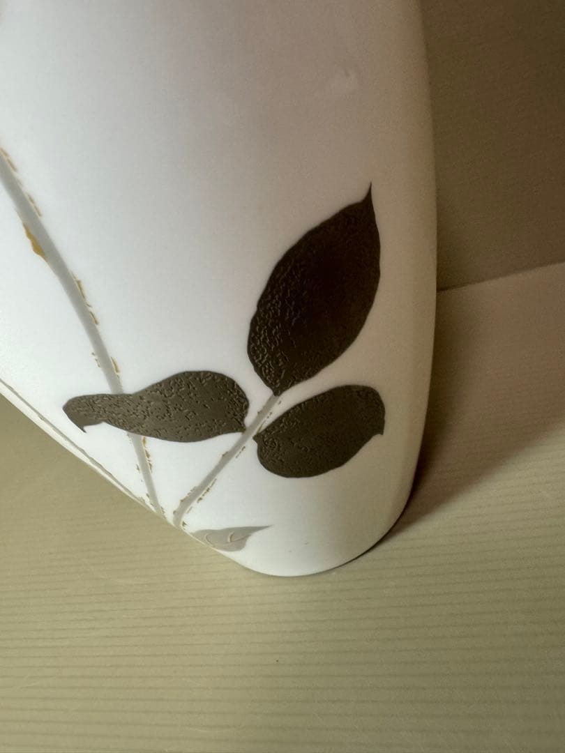 2758 大倉陶園　OKURA　金蝕薔薇文　花瓶