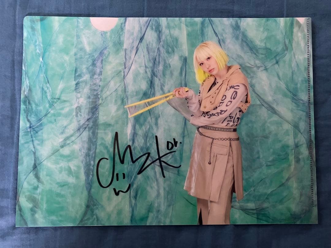 East Of Eden 直筆サイン入り クリアホルダー - メルカリ