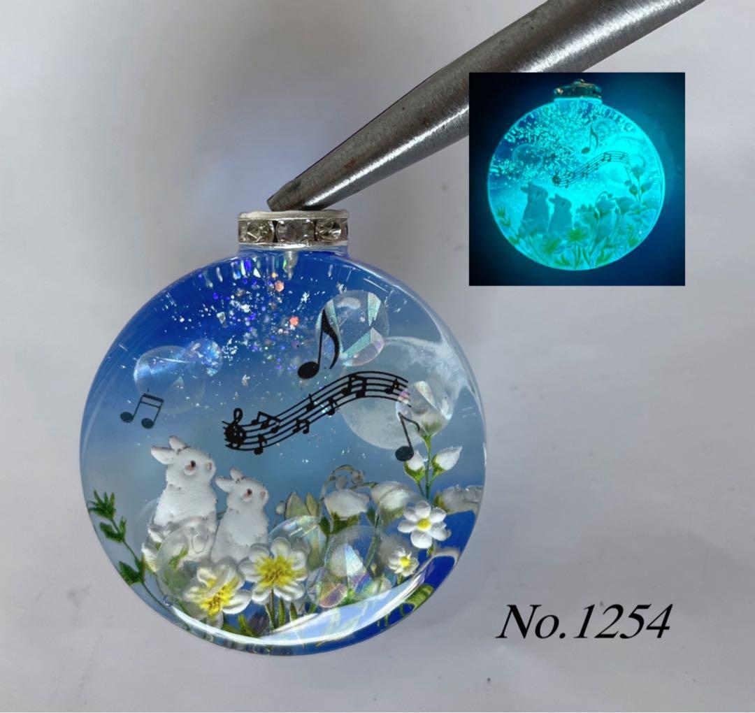 展示用/レジン/月夜のメロディとうさぎ 蓄光 オルゴナイトネックレス