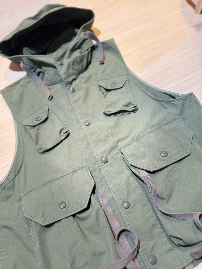 エンジニアードガーメンツ　フィールドベスト　コットンリップ　レイジ