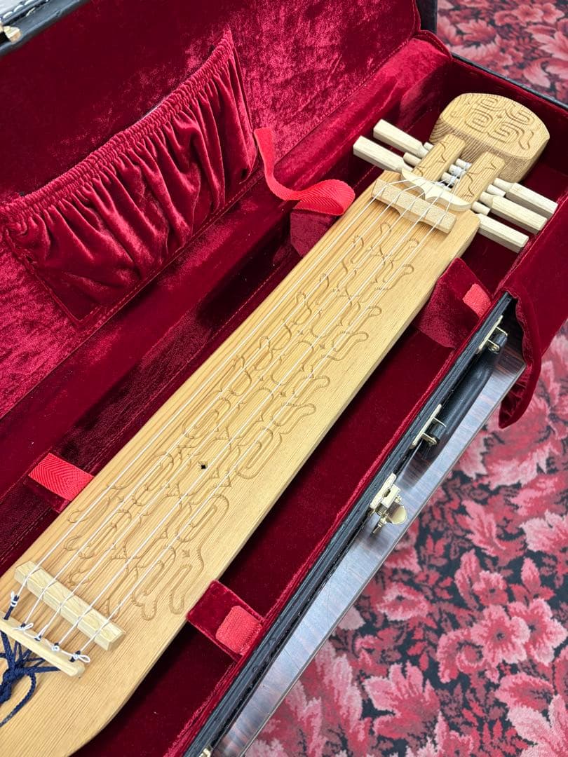 アイヌ トンコリ 初心者向け 専用ケース付き 替え弦入り 彫刻入り