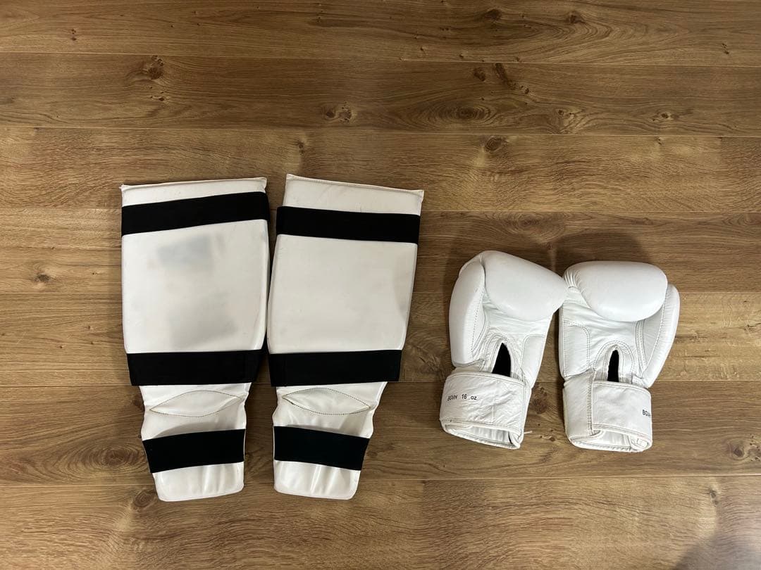 WINDY ボクシンググローブ 16oz / レガースLサイズ ホワイト セット