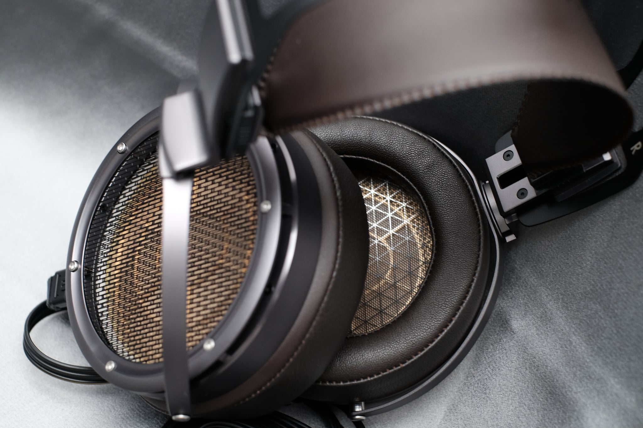 SR-X9000 Electrostatic Earspeaker (Flagship Model) – STAX Headphones